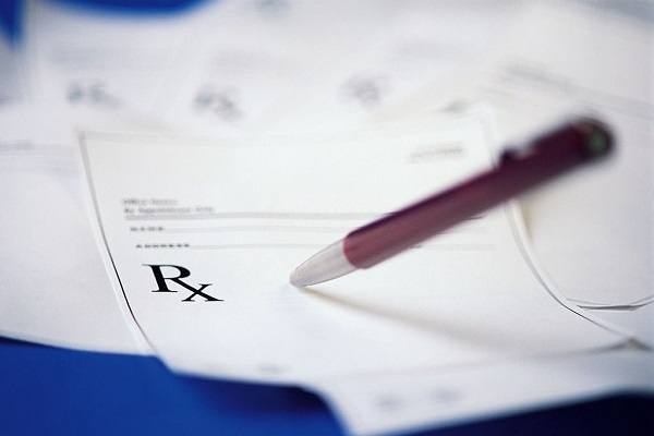 deprescribing pen and paper with doctor's prescription